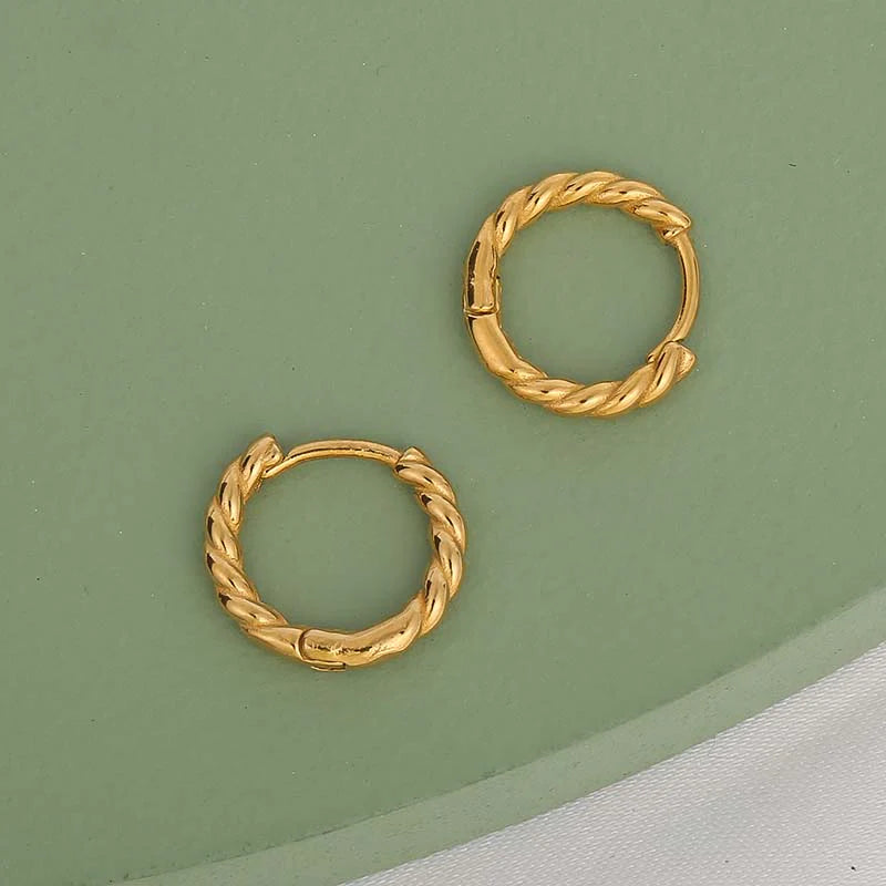 Elegant 18K Gold Rope Loop Earrings
