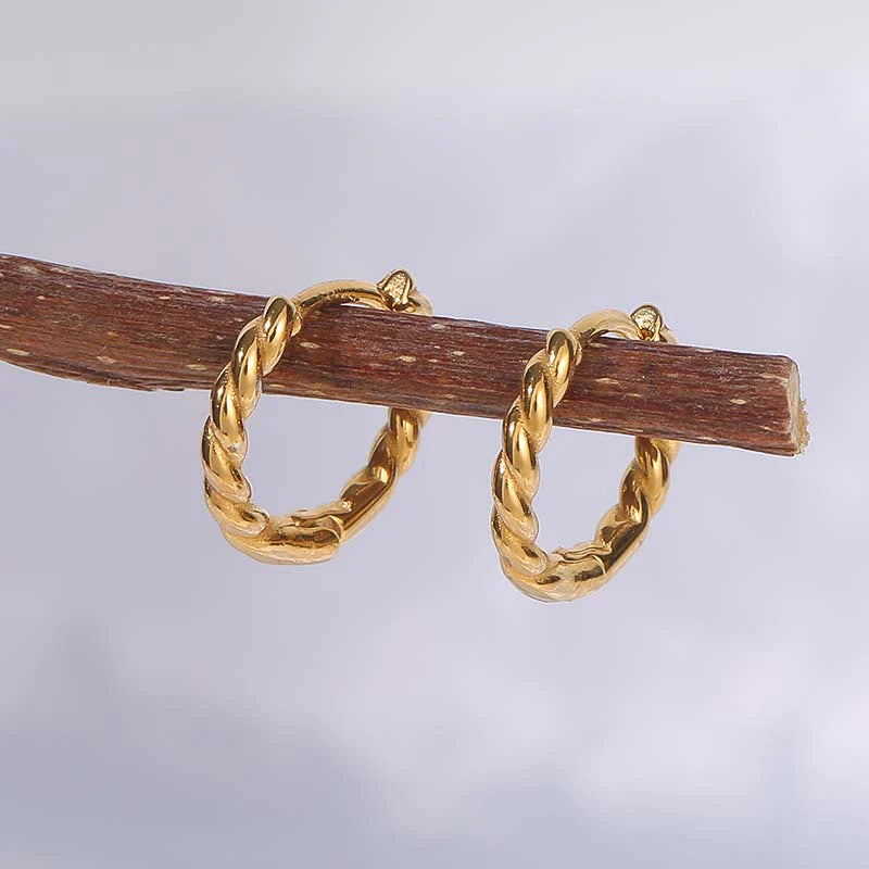 Elegant 18K Gold Rope Loop Earrings